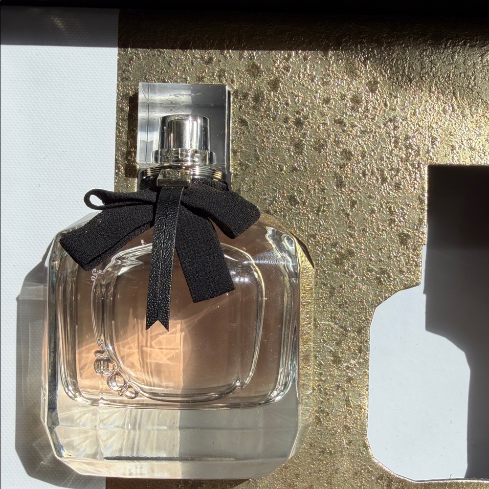 Yves Saint Laurent Mon Paris Gift Set — Pink Gradient Bottle with Black Bow - Picture 4 of 13